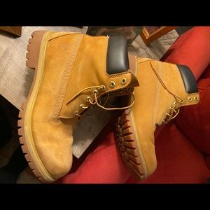 Classic Timberland 6 inch boot